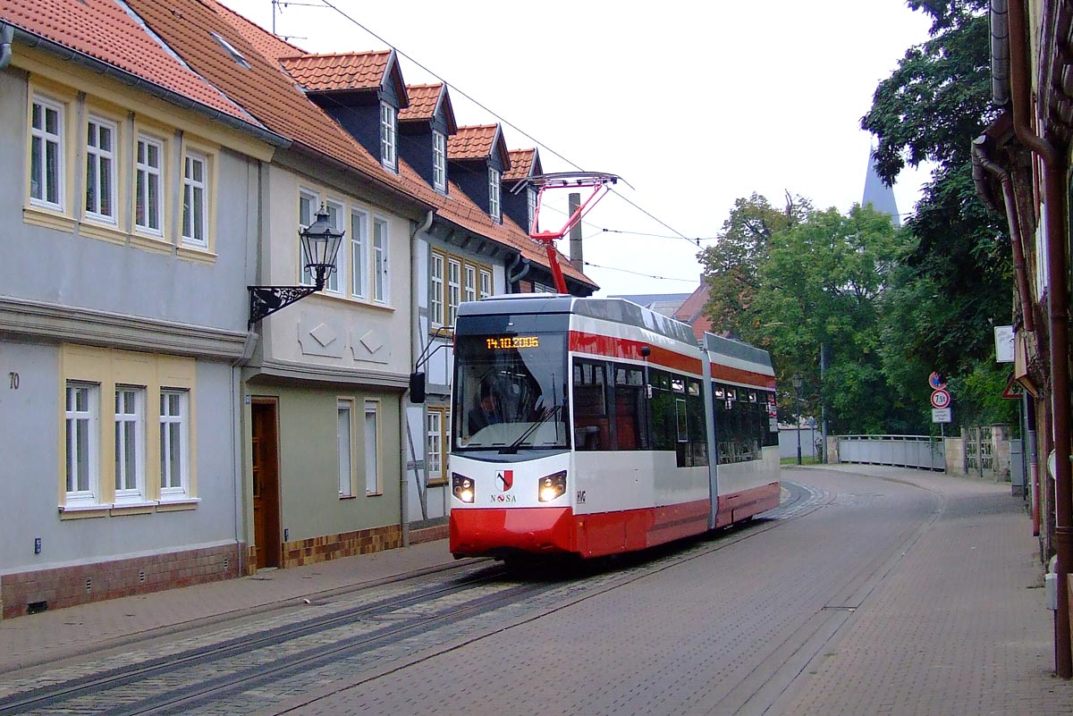 Halberstadt, Leoliner Fahrzeug-Bau Leipzig NGTW6H # 1; Halberstadt — Presentation of the first low-floor Leoliner tramcar (14.10.2006) • Vorstellung des ersten niederflurigen Leoliner-Wagens (14.10.2006)