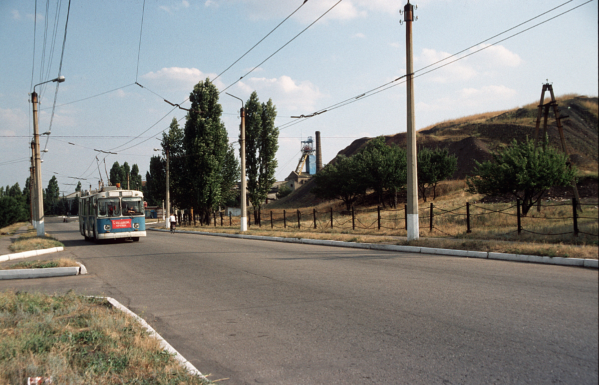 Alchevsk, ZiU-682V č. 290; Alchevsk — Old photos: Shots by foreign photographers; Alchevsk — Trolleybus line “Alchevsk — Perevalsk” (1960–2008)