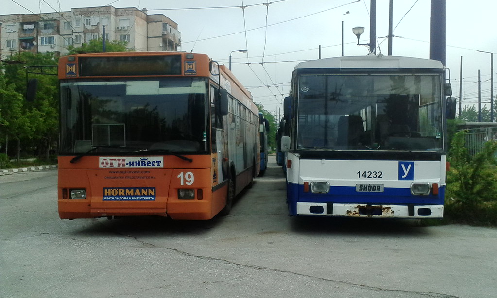 Пазарджик, Тролза-5275.05 «Оптима» № 19; Пазарджик, Škoda 14Tr01 № 14232