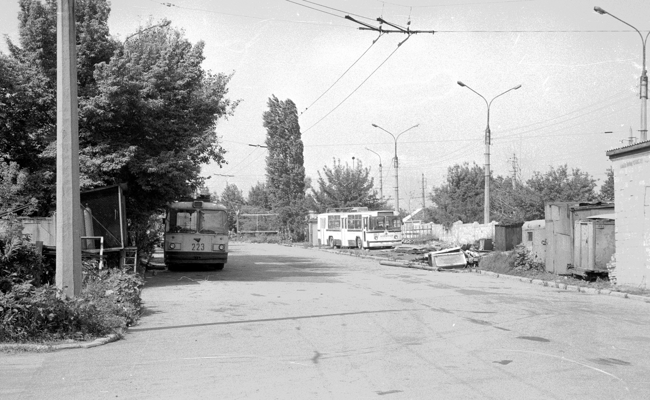 Алчевск, Киев-6 № 223; Алчевск, ЗиУ-682Б № 162; Алчевск — Старые фотографии