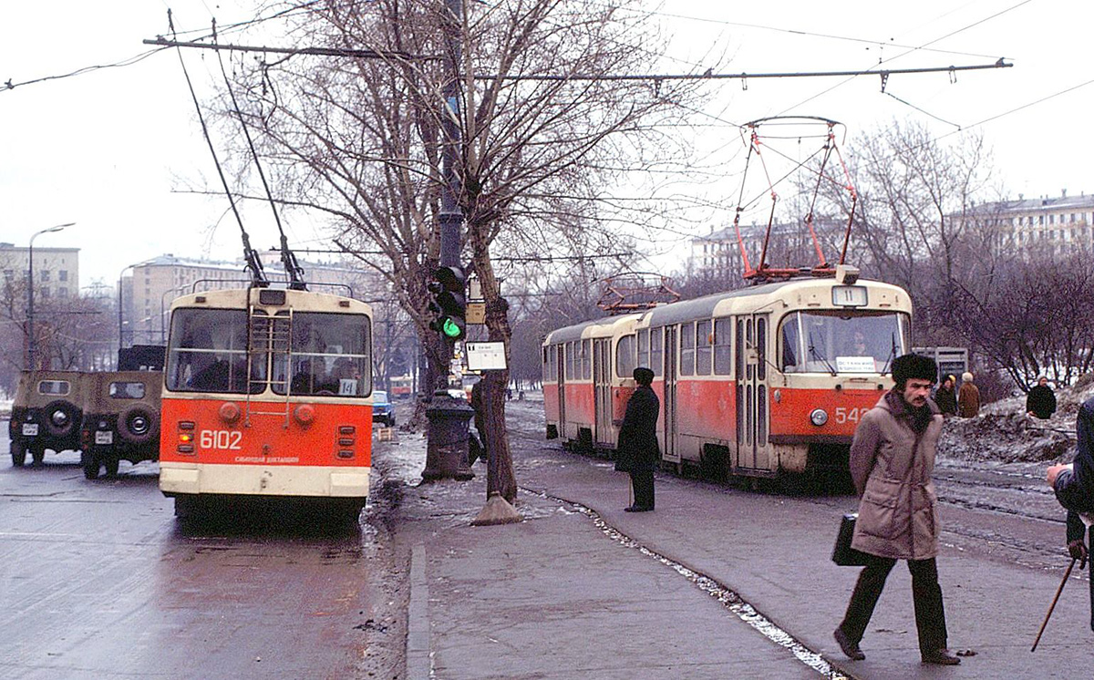 Москва, ЗиУ-682В № 6102; Москва, Tatra T3SU № 5432