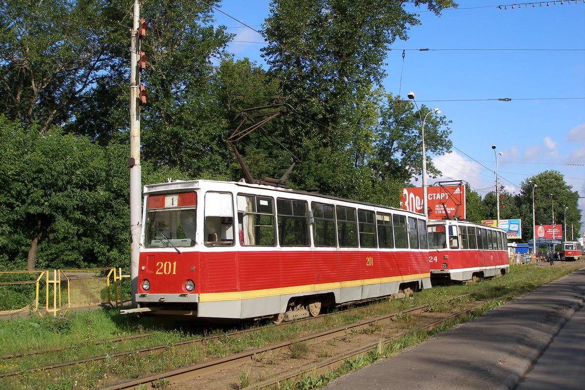 Ярославль, 71-605 (КТМ-5М3) № 201; Ярославль — 26.07.2007. Ремонт рекламной конструкции у ТЦ "Садко"