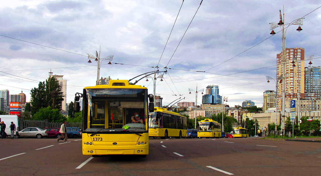 Kyjiw, Bogdan T70110 Nr. 1373; Kyjiw — Trolleybus Lines: Center, Pechersk, Zvirynets, Vydubychi