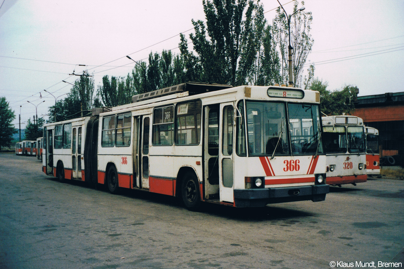 Алчевск, ЮМЗ Т1 № 366; Алчевск — Старые фотографии: Серии иностранных авторов