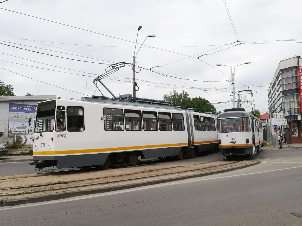 Бухарест, URAC V3A-93 № 271; Бухарест, Tatra T4R № 3374