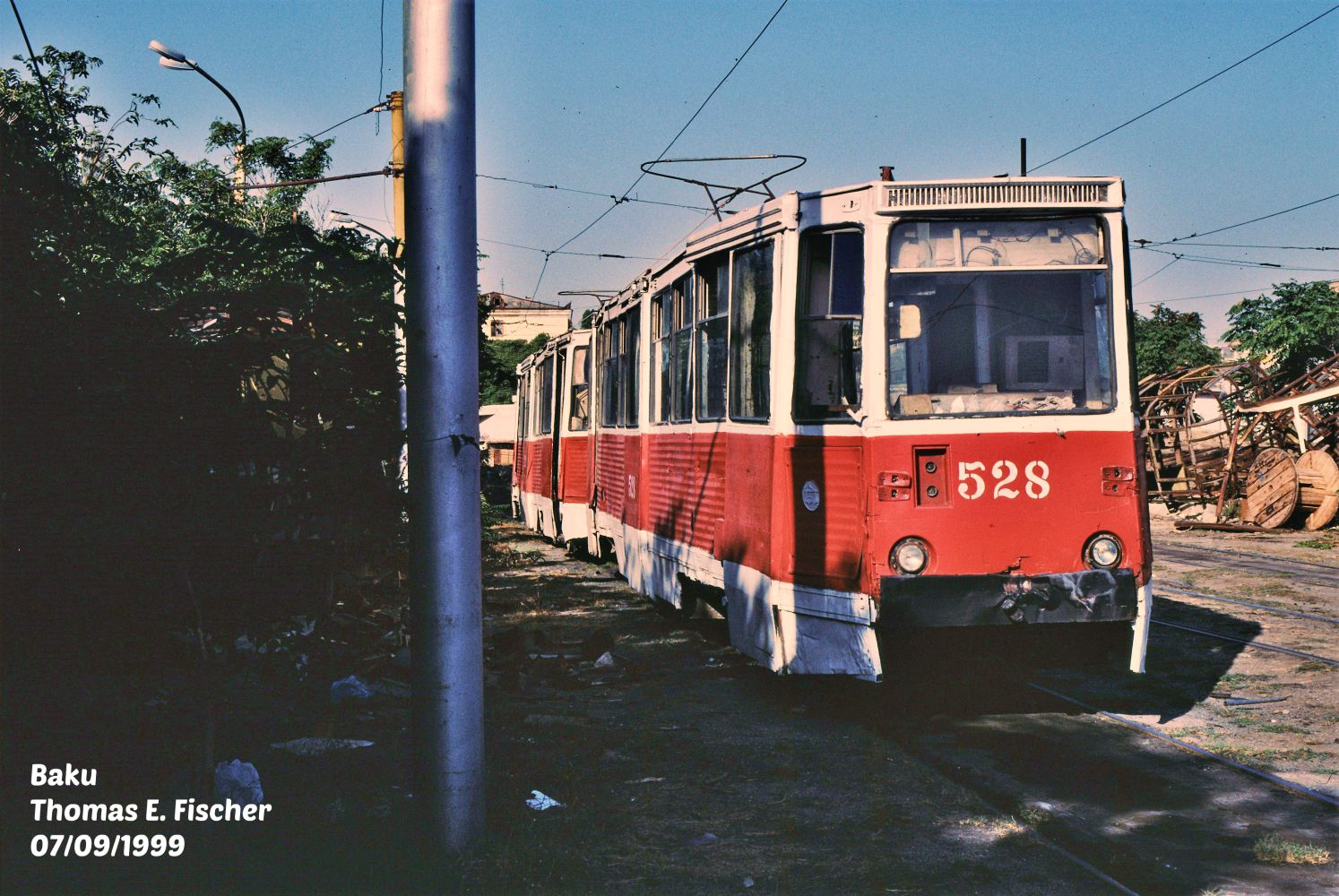 Баку, 71-605 (КТМ-5М3) № 528; Баку — Сентябрь 1999; Баку — Трамвайное депо