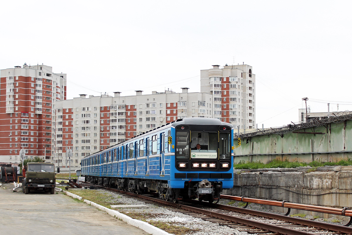 Екатеринбург, 81-717.5 (ЛВЗ/ВМ) № 8905