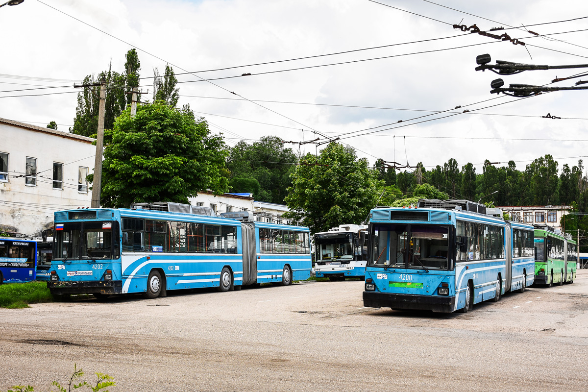 Krymský trolejbus, Kiev-12.03 č. 4202; Krymský trolejbus, Kiev-12.03 č. 4200