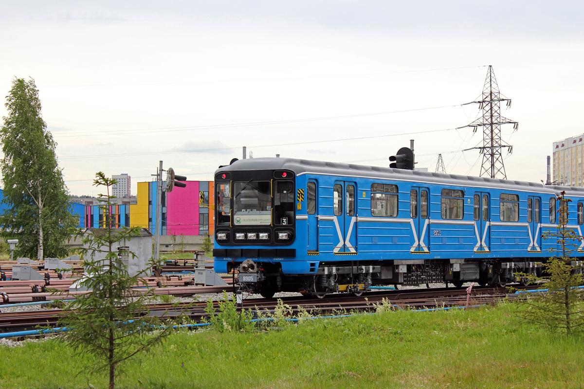 Екатеринбург, 81-717.5 (ЛВЗ/ВМ) № 8905