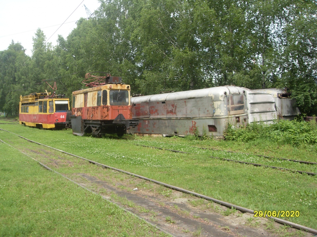 Осинники, ГС-4 (КРТТЗ) № ГС-4288; Осинники, ТС-34Д № ВВ-44; Осинники — Разные фотографии