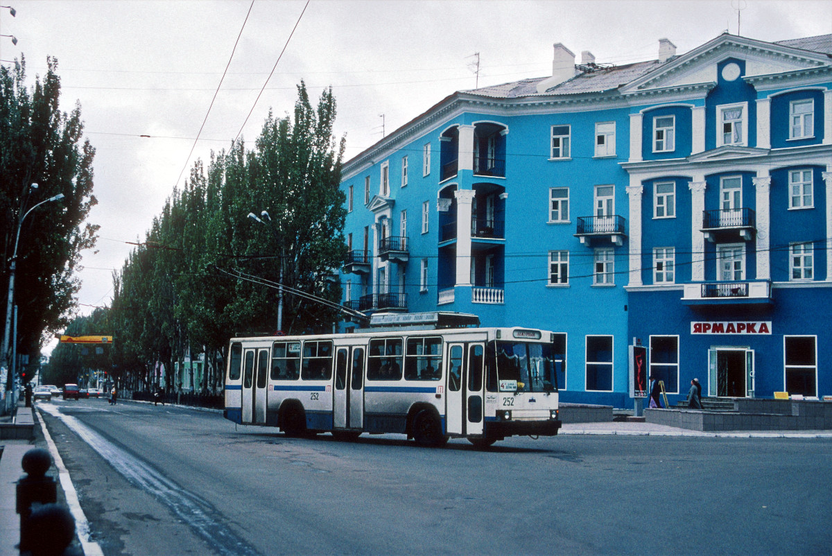 馬凱耶夫卡, YMZ T2 # 252; 馬凱耶夫卡 — Photos by Peter Haseldine — 08.2001