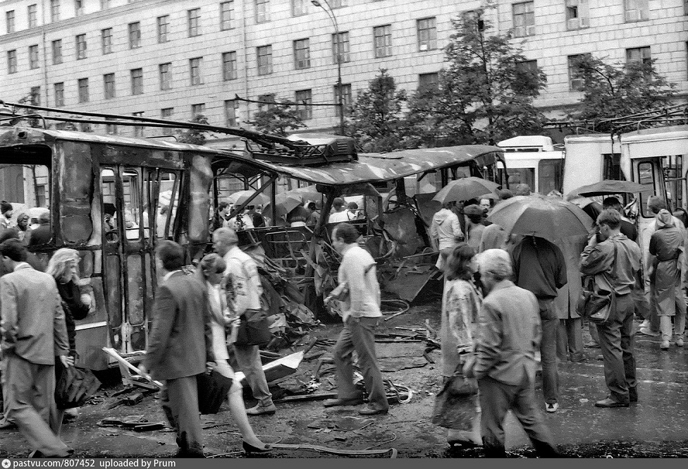 Москва, ЗиУ-682В [В00] № 5180; Москва — Троллейбусные баррикады в августе 1991