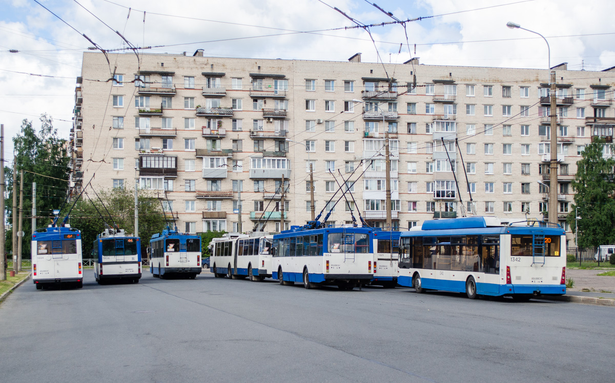 Санкт-Петербург, Тролза-5275.03 «Оптима» № 1224; Санкт-Петербург, ВМЗ-5298.01 (ВМЗ-463) № 1806; Санкт-Петербург, ПТЗ-5283 № 1686; Санкт-Петербург, ВМЗ-5298.00 (ВМЗ-375) № 1854; Санкт-Петербург, Тролза-5265.00 «Мегаполис» № 1342; Санкт-Петербург — Конечные станции и разворотные кольца