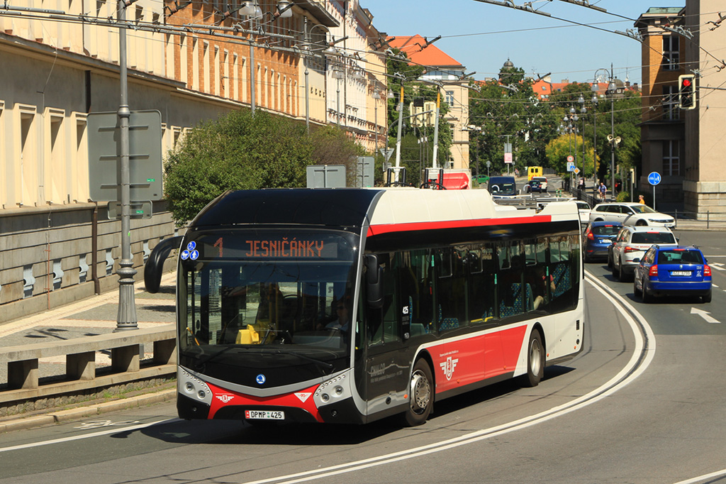 Pardubice, Škoda 32Tr SOR — 425