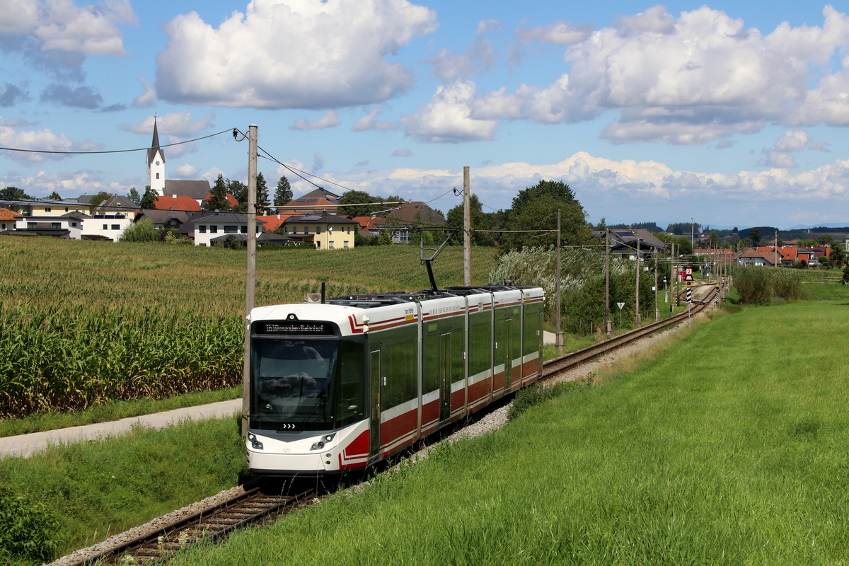 Гмунден - Форхдорф - Ламбах, Vossloh Tramlink V3 № 121