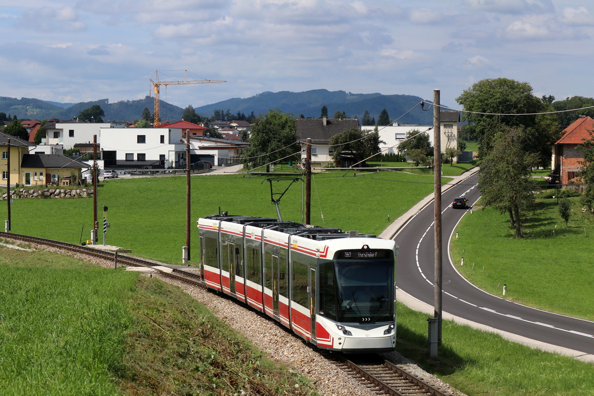 Gmunden - Vorchdorf - Lambach, Vossloh Tramlink V3 № 121