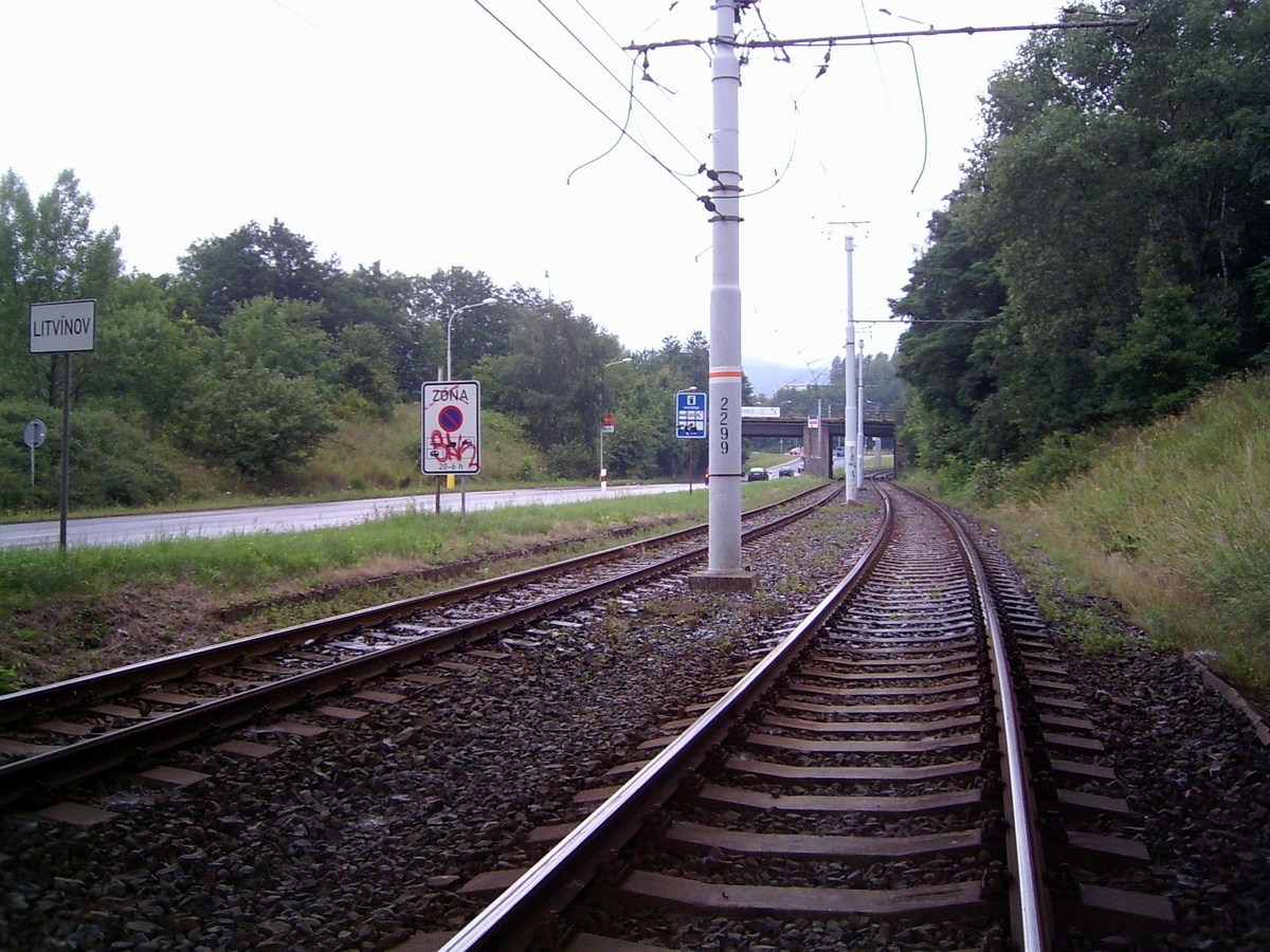 Мост и Литвинов — Трамвайные линии и инфраструктура