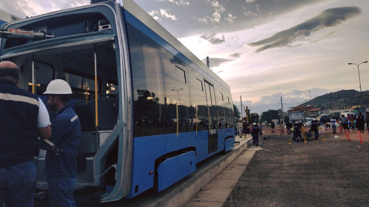 Кочабамба, Stadler B85601M «Метелица» № 1; Кочабамба — Строительство сети скоростного трамвая