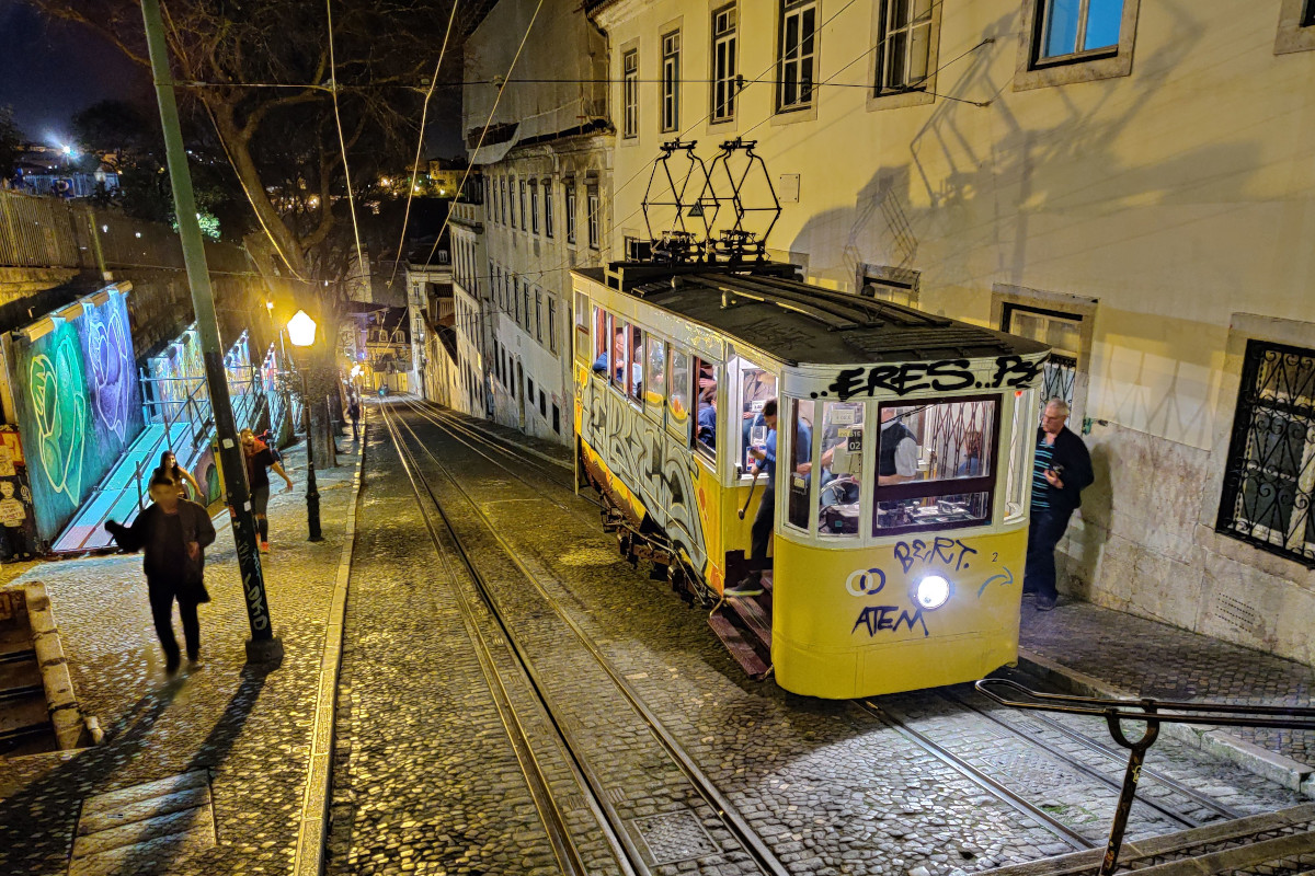 Lisbon, Funicular* č. 2