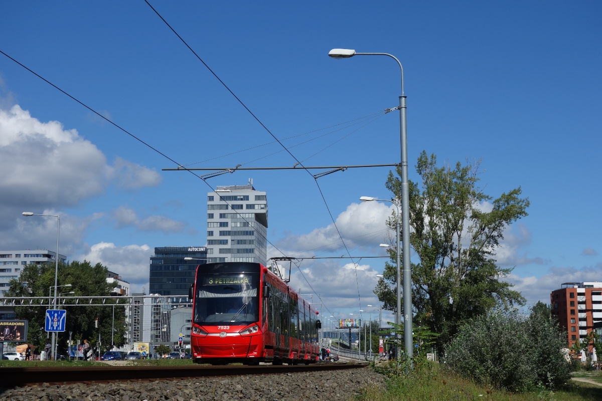 Bratislava, Škoda 30T ForCity Plus № 7523