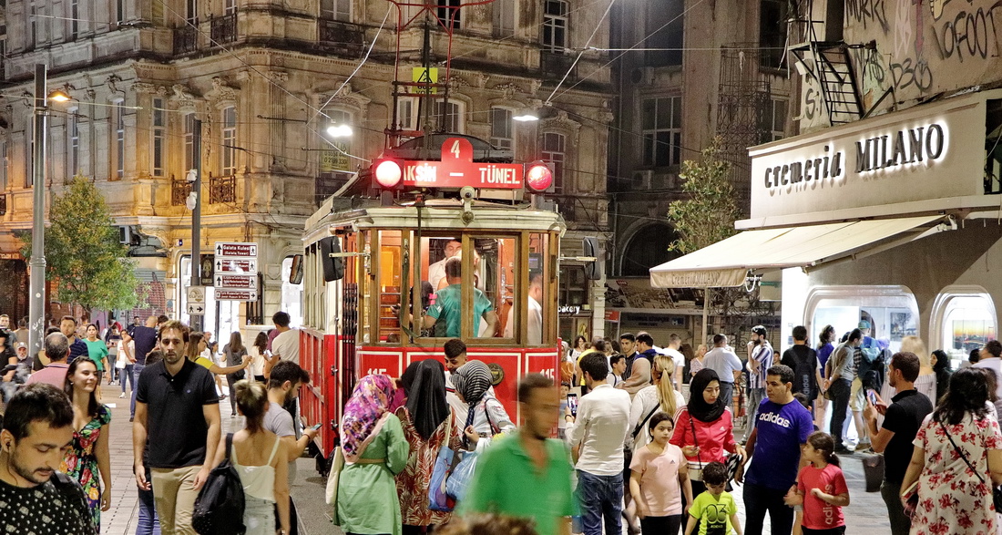 Стамбул — Линия ностальгического трамвая T2 (Taksim — Tünel) — Разные фотографии