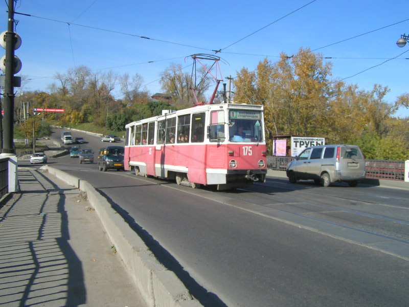 Движение трамваев иркутск. Иркутск трамвай и троллейбус. Трамвай Иркутск. Скоростной трамвай Иркутск.