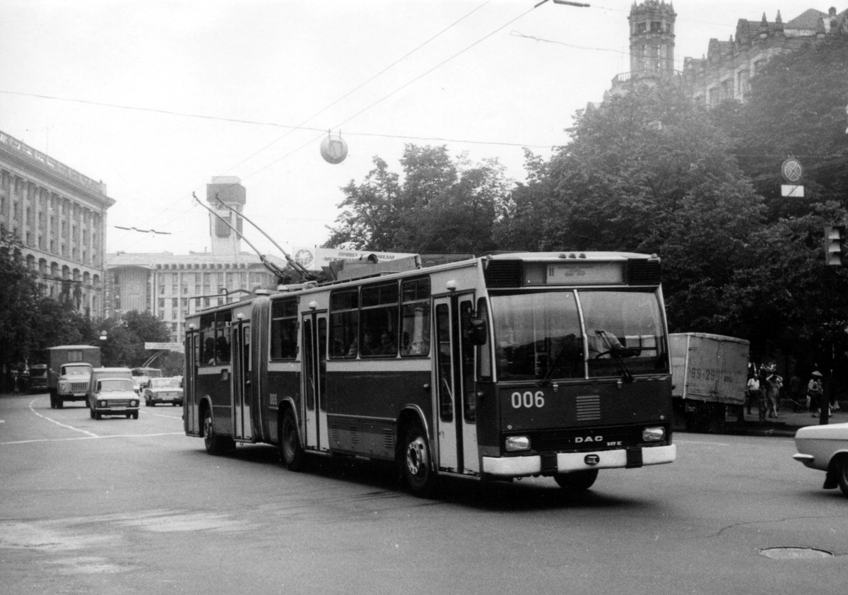 Киев, DAC-217E № 006; Киев — Исторические фотографии