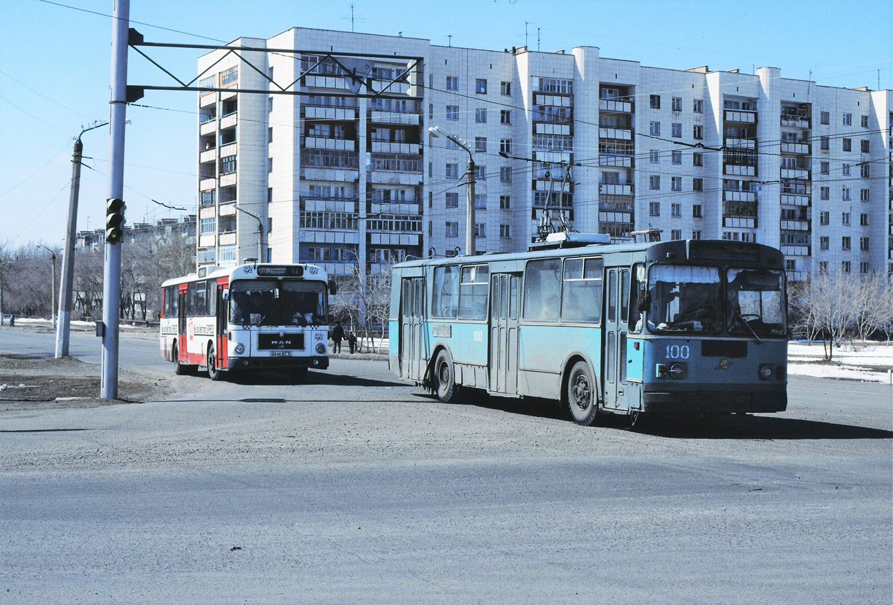 Karaganda, ZiU-682G [G00] č. 100; Karaganda — Old photos (up to 2000 year); Karaganda — Visit of transport enthusiasts 21.04.1998