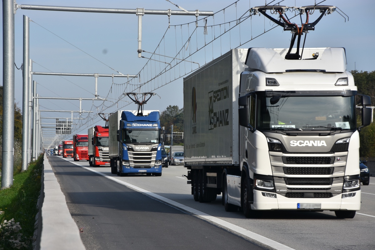 Autostrady Niemiec — Trials with electric freight trolley-trucks • Testbetriebe mit elektrischen Oberleitungs-Lastkraftwagen
