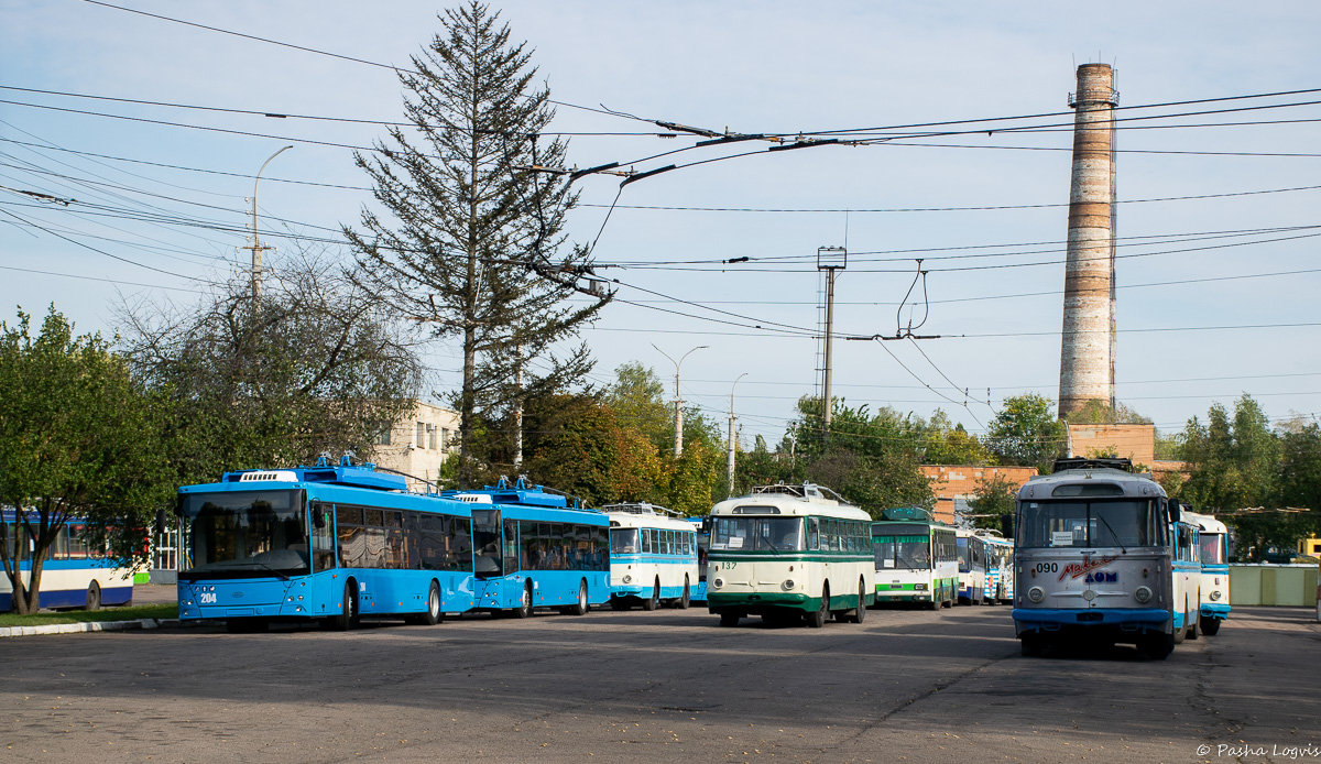 Ровно, Дніпро Т203 № 204; Ровно, Škoda 9TrHT28 № 137; Ровно, Škoda 9TrH27 № 090; Ровно — Разные фотографии