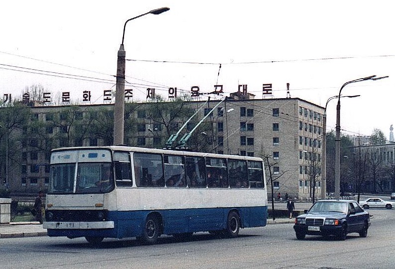Пхеньян, Chollima 951 (Ikarus 260) № 171; Пхеньян — Исторические фотографии — Трамвай и Троллейбус (1991+)