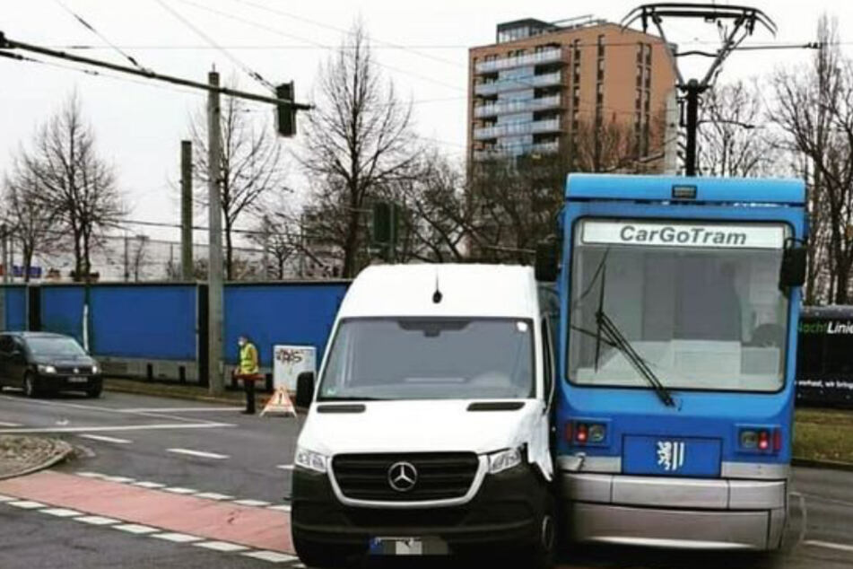 Дрезден, Schalker Eisenhütte CarGoTram № 2005; Дрезден — Грузовой трамвай «CarGoTram» (2001 — 2020); Дрезден — ДТП