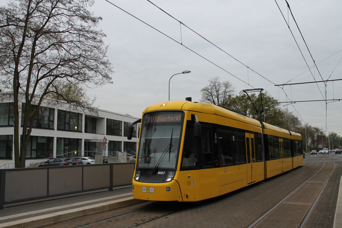 Essen - Mülheim an der Ruhr, Bombardier M8D-NF2 č. 8007