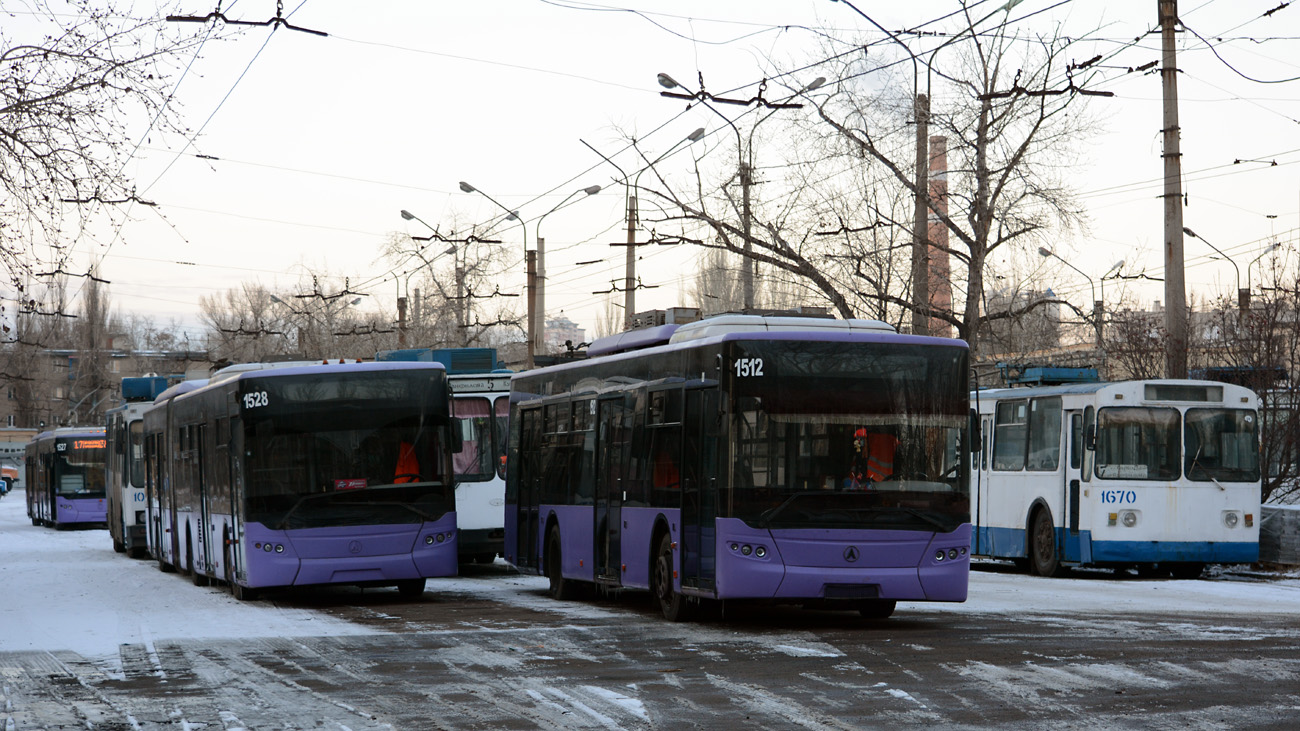 Donetsk, LAZ E183A1 № 1512; Donetsk, LAZ E301A1 № 1528