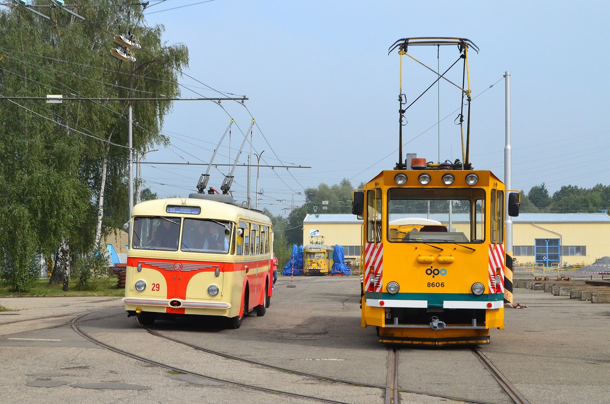 Острава, DPO RSP-2 № 8606; Острава, Škoda 8Tr6 № 29