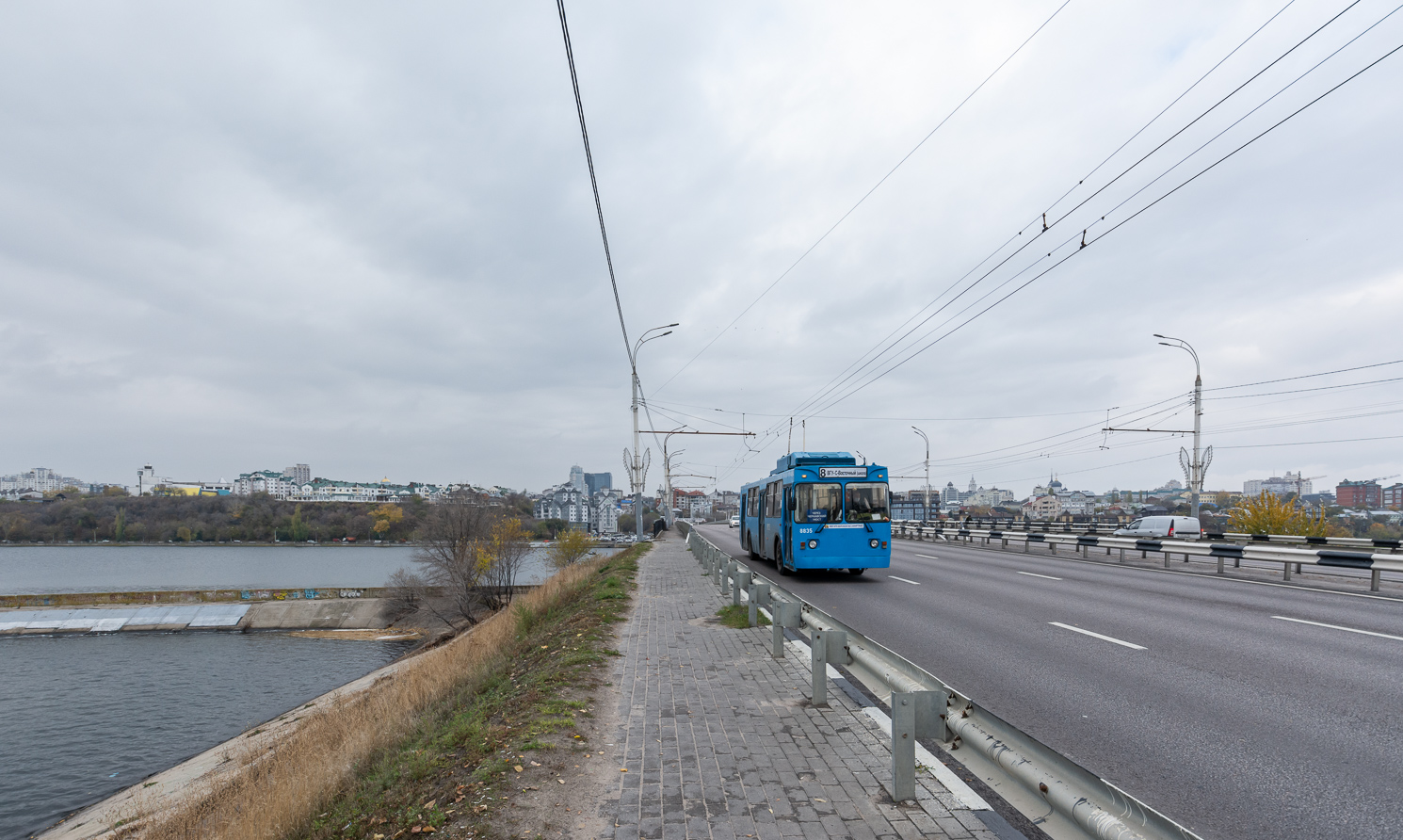 佛羅尼斯 — Trolleybus network and infrastructure