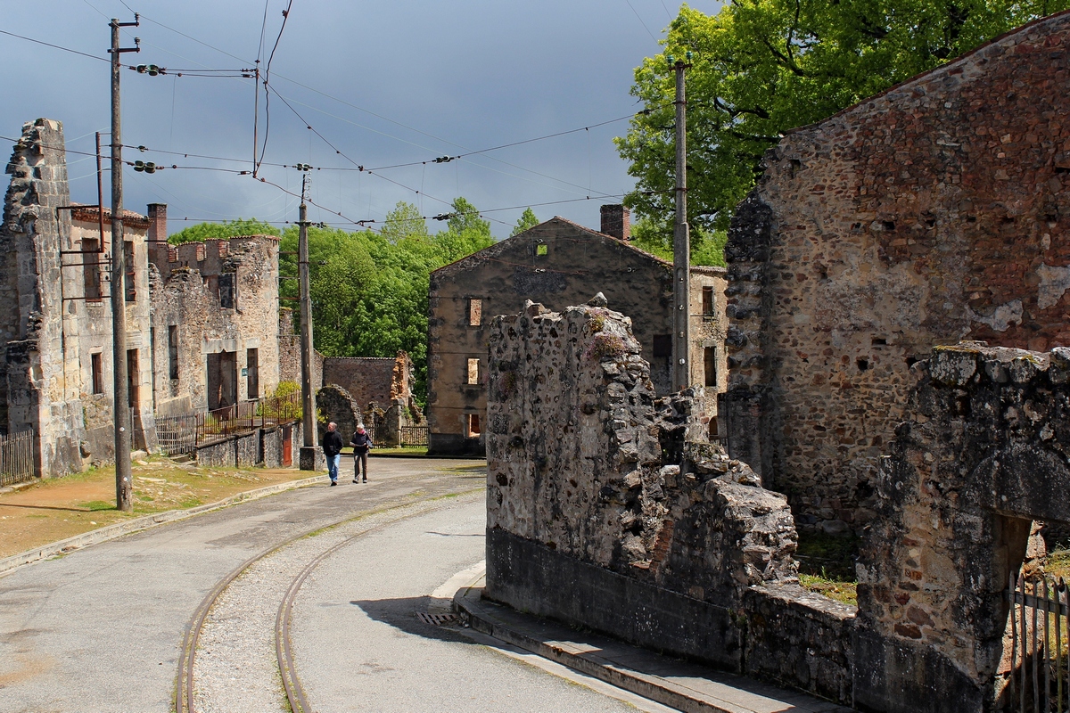 Limoges — Oradour-sur-Glane (Destroyed village with remains of the interurban tram)