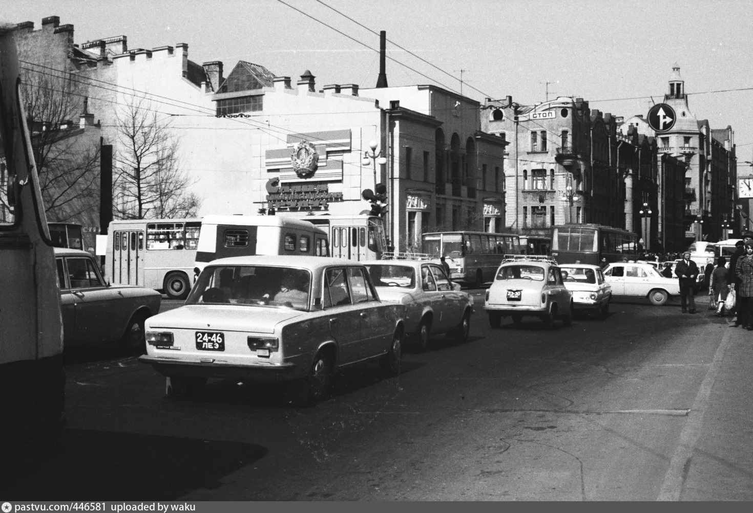 Sankt-Peterburg — Historic Photos of Trolleybus Infrastructure