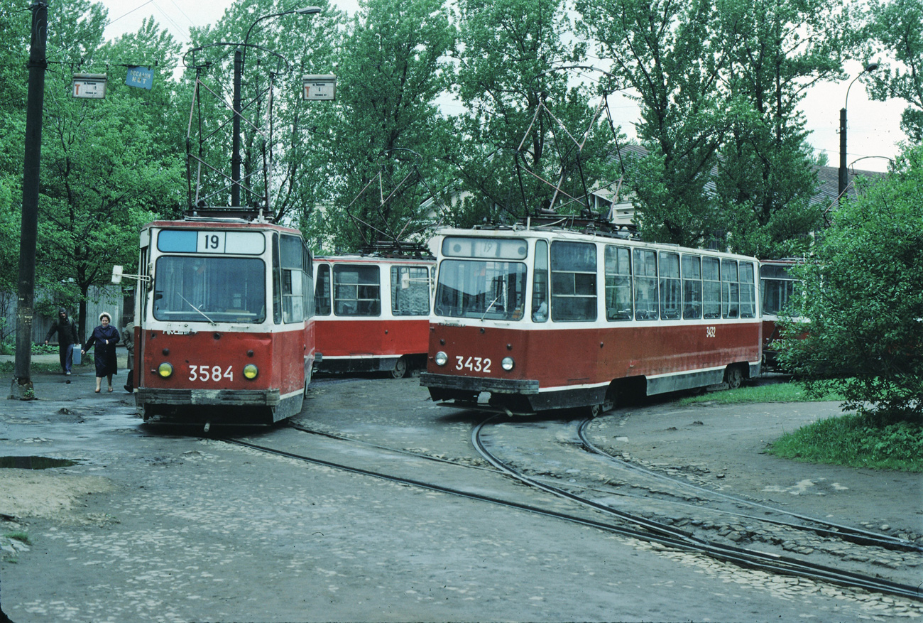 Санкт-Петербург, ЛМ-68М № 3584; Санкт-Петербург, ЛМ-68М № 3432