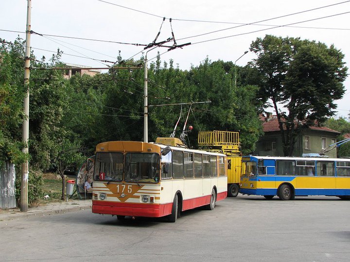 Велико-Тырново, ЗиУ-682В1УБ № 175