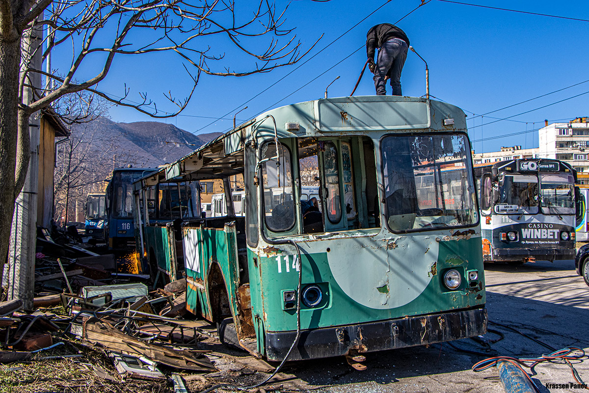 Враца, ЗиУ-682В1УБ № 114; Враца — Бракуване на старите тролейбуси — Март 2021  • Утилизация старых троллейбусов — март 2021 г.