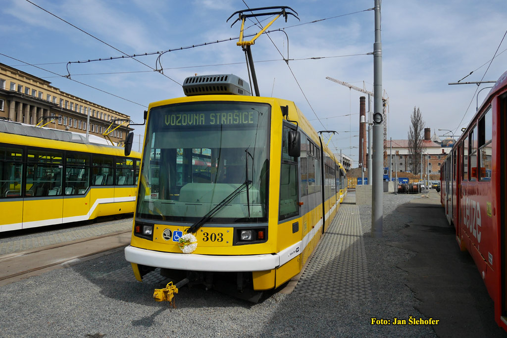 Plzeň, Škoda 03T2 Astra № 303