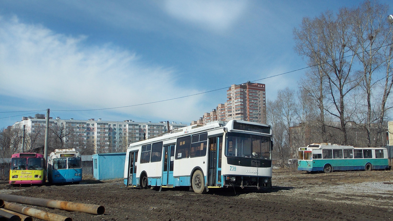 Хабаровск, ЗиУ-682Г-016.04 (с широкой 1-й дверью) № 239