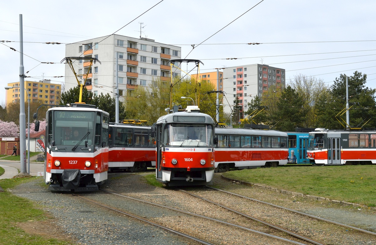 Брно, Tatra T6A5 № 1237; Брно, Tatra T3G № 1604