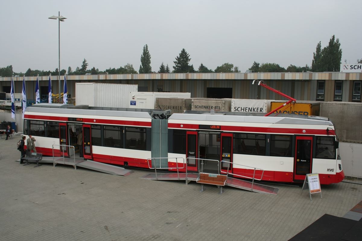 Хальберштадт, Leoliner Fahrzeug-Bau Leipzig NGTW6H № 1; Берлин — InnoTrans 2006