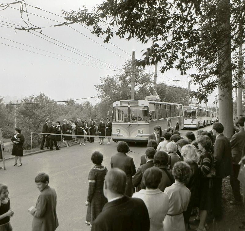 Владивосток, ЗиУ-682В № 162; Владивосток, ЗиУ-682В № 160; Владивосток — Исторические фотографии — троллейбус