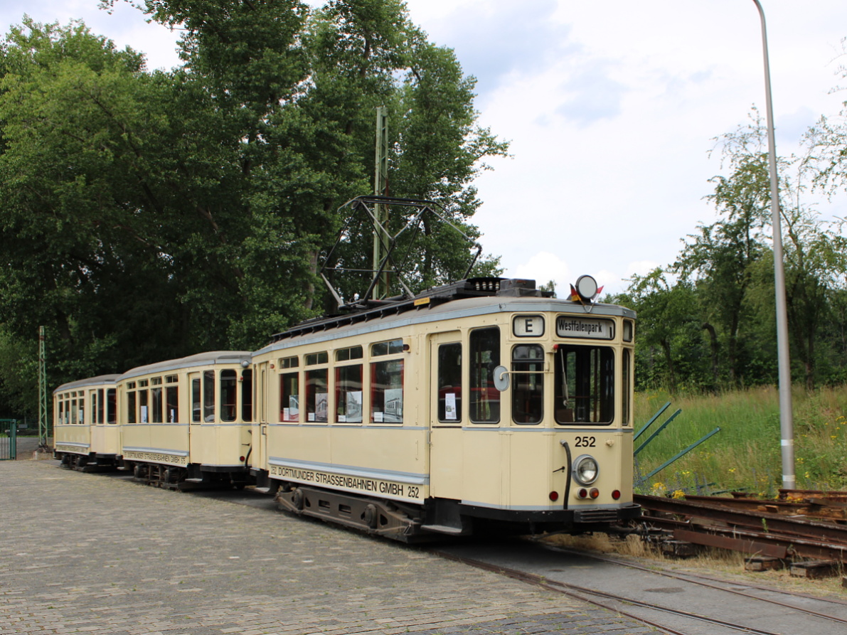 Dortmund, Schöndorff 2-axle motor car — 252