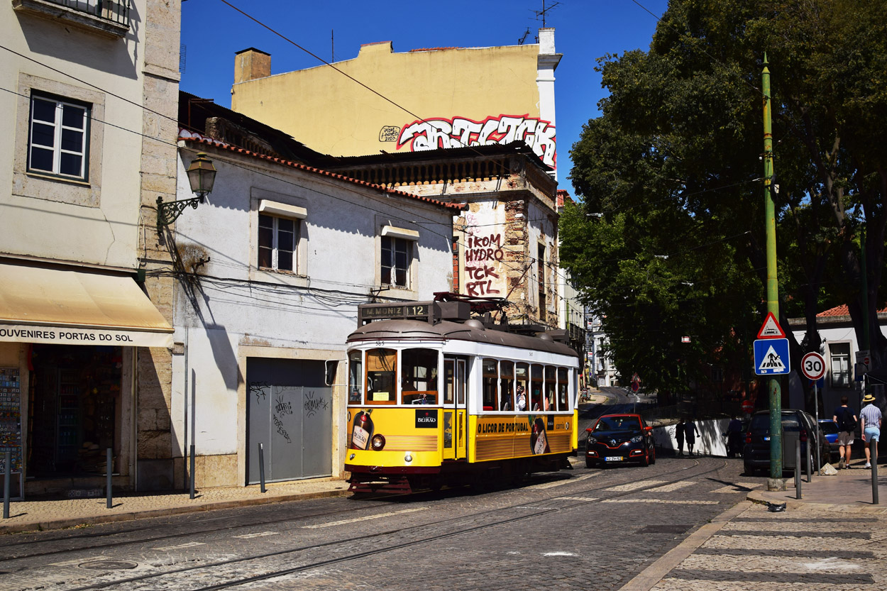 Lisabon, Carris 2-axle motorcar (Remodelado) č. 565