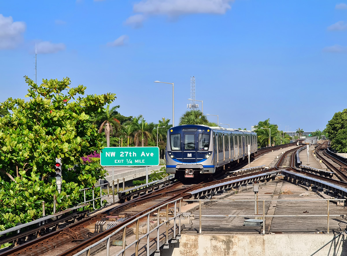 Майами, FL, Hitachi Rail № 424