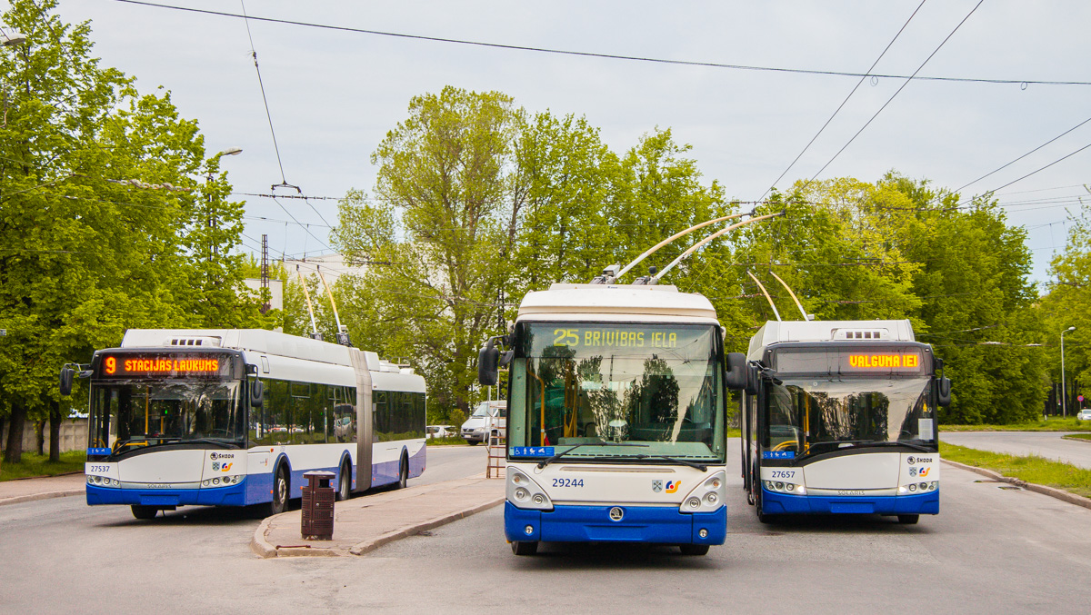 Рига, Škoda 27Tr Solaris III № 27537; Рига, Škoda 24Tr Irisbus Citelis № 29244; Рига, Škoda 27Tr Solaris III № 27657; Рига — Троллейбусные линии и инфраструктура
